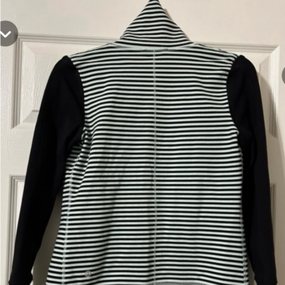 Lululemon daily yoga jacket size 4
